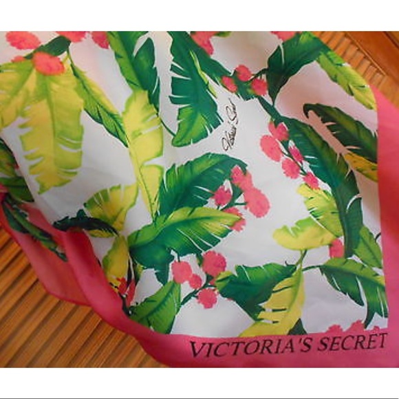 🆕 Victoria’s Secret Scarf - Picture 1 of 5